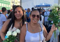 Entre flores e agradecimentos, devotos renovam a fé em Iemanjá no 2 de fevereiro