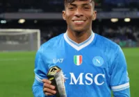 Ex-Vitória brilha em clássico italiano e é eleito melhor da partida