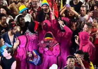 Fantasiada, Daniela Mercury surpreende público e abre carnaval na pipoca