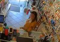 Funcionário é atacado com ofensas racistas por cliente de loja imagem