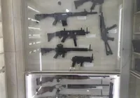 Fuzis e submetralhadoras: arsenal de armas é apreendido em operação da polícia baiana imagem