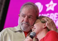 Gleisi atende a pedido de Lula e deixa Ministério