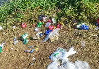 Grande volume de lixo marca trecho do Fuzuê na Barra