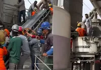 Homem morre após ficar preso em máquina industrial de concreto