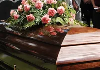 Homens armados invadem sepultamento e queimam caixão na Bahia imagem