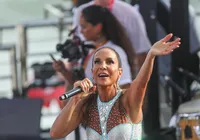 Ivete é flagrada sendo escoltada por PMs no circuito Barra-Ondina