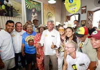 Jerônimo acompanha tradicional saída do Olodum no Pelourinho