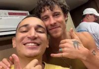 João Gomes encontra Shawn Mendes em Salvador: "Falta só o CPF" imagem