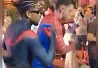 Jogadores fantasiados de "Homem-Aranha" curtem festa em Salvador