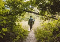 Jovem se perde em trilha após se distrair com rap
