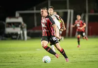 Kayzer pede desculpas por pênalti perdido e aprova nova formação imagem