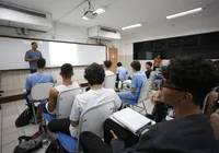 Lauro de Freitas abre vagas para professores Reda com salários de até R$ 5 mil