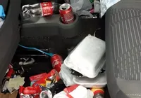Lixo dentro do carro pode render multa de mais de R$ 2 mil e até prisão imagem