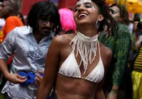 Maquiagem de Carnaval: dermatologista alerta para os perigos à pele