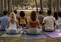 Meditação ocupa a Praça dos Eucaliptos em encontro aberto em Salvador