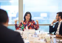 Ministra de Lula recebe convite de filiação e avalia candidatura