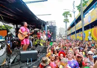 MUDEIdeNOME encerra o Fuzuê e abre desfiles no Circuito Osmar