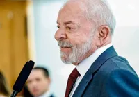 "Muito baixo": Lula diz que salário mínimo não garante direitos básicos imagem
