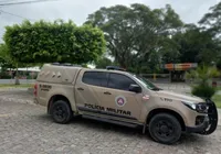 Mulher é presa após mandar filhos de 2 e 8 anos sozinhos para a escola