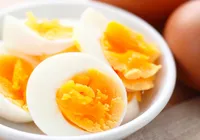 Não cozinhe ovo em água: novo método promete resultado perfeito