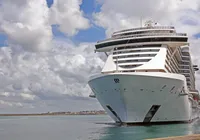 Navio com mais de cinco mil turistas atraca em Salvador