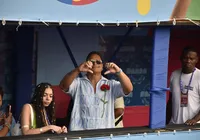 Oficialmente, Carnaval! Xanddy Harmonia abre folia em Salvador no ritmo do samba