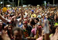 Palhaços do Rio Vermelho colorem Salvador com desfile de pré-Carnaval