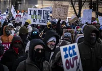Polícia de imigração de Trump mata de novo e renova onda de protestos imagem