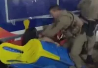 Policial é afastado após agredir mulher durante confusão na Bahia imagem