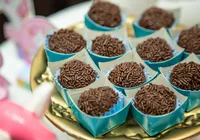 Produto comum em doces de festas infantis é proibido pela Anvisa