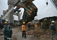 Queda de guindaste sobre trem deixa ao menos 28 mortos e 64 feridos imagem