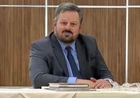 Quem julga não investiga imagem