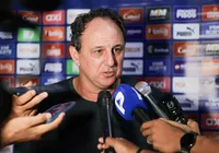 Rogério Ceni ironiza arbitragem após pênalti anulado: "Voz do além" imagem