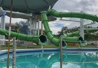 Salva-vidas de parque aquático morre após ser sugado por ralo em piscina