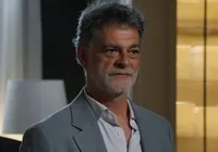 Três Graças: Rogério volta à mansão e toma atitude contra Arminda