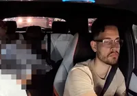 Vídeo: casal faz sexo em carro de aplicativo e motorista é agredido em Salvador imagem