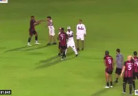 Vídeo: Torcida de clube nordestino invade campo e agride jogadores