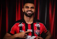 Vitória anuncia chegada de atacante destaque no futebol europeu