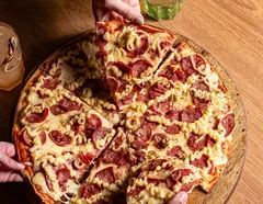 Tradicional rede de pizzarias fecha 90 lojas e declara falência - Imagem