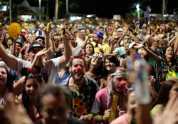Palhaços do Rio Vermelho colorem Salvador com desfile de pré-Carnaval - Imagem
