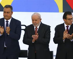 Ministro desiste de reeleição e fica no governo Lula - Imagem