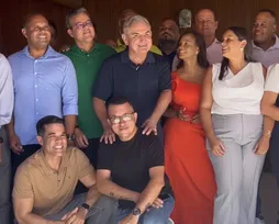 Afago ao aliado e cadeiras vazias: almoço de Coronel com vereadores - Imagem