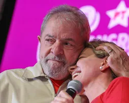 Gleisi atende a pedido de Lula e deixa Ministério - Imagem