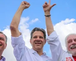 Haddad faz coro por superchapa petista na Bahia; veja - Imagem