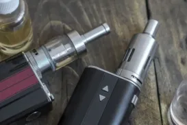 Adolescente perde pedaços dos pulmões após três anos de uso de "vape" - Imagem