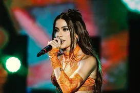 Anitta tem reação inusitada após dançarina ‘mostrar demais’ em show - Imagem