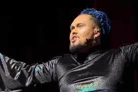 Ator desmaia no palco e morre durante estreia em peça de teatro - Imagem