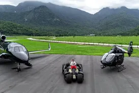 Batmóvel e jatinho: Neymar ostenta veículos de mais de R$ 300 milhões - Imagem