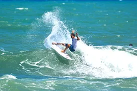 Bino Lopes vence e embola disputa no Tivoli Triple Crown Surf - Imagem