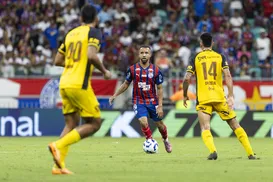 Cantor ou jogador? Caio Alexandre “dá canja” em festa de casamento no Rio - Imagem